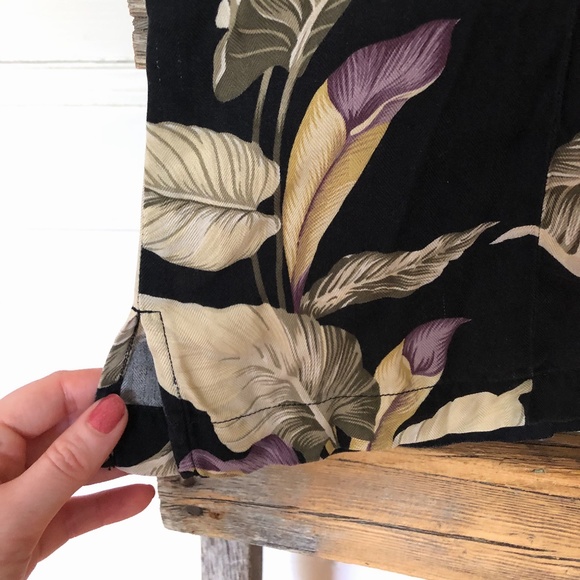 VINTAGE TOMMY BAHAMA Floral Silk Button-down - Picture 4 of 9